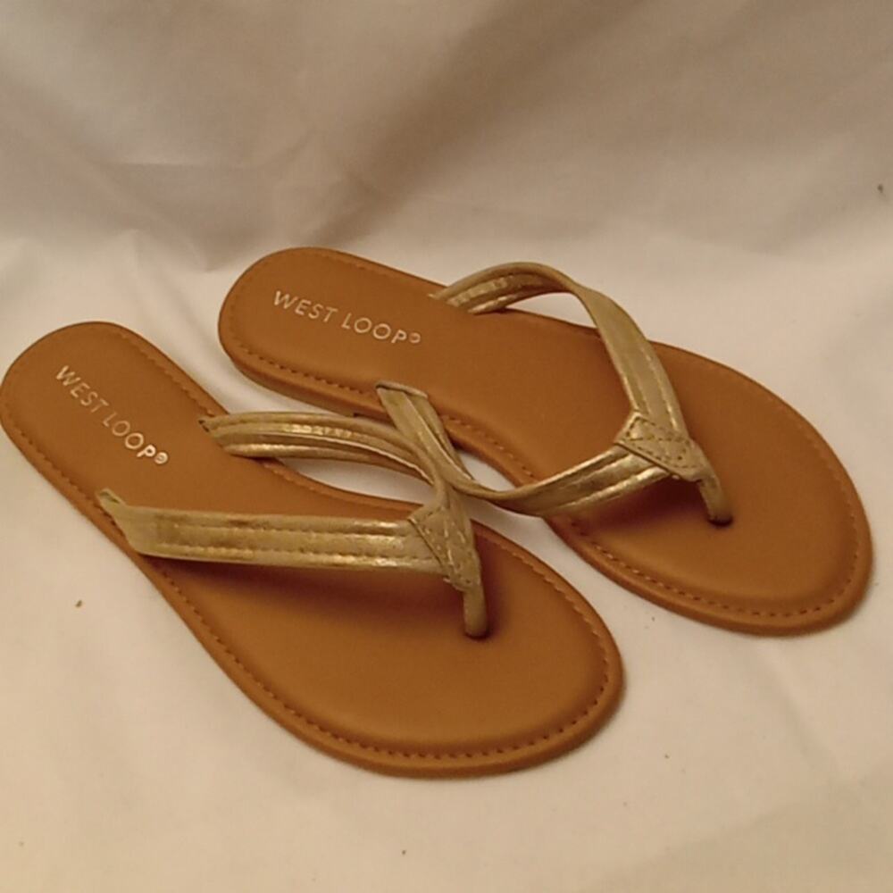 West Loop women's size Medium 7/8 flip flops.